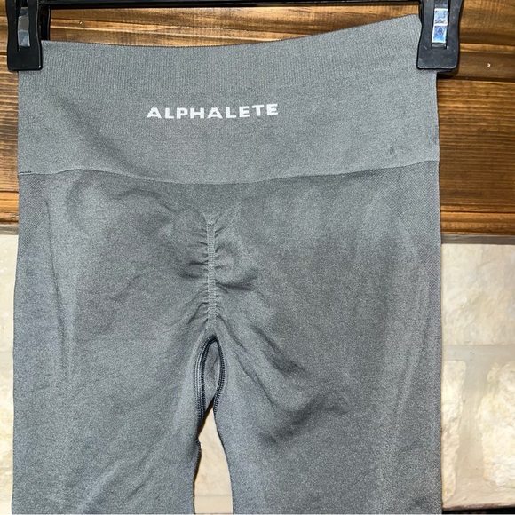 Alphalete Amplify gravity seamless scrunch legging - Picture 6 of 8